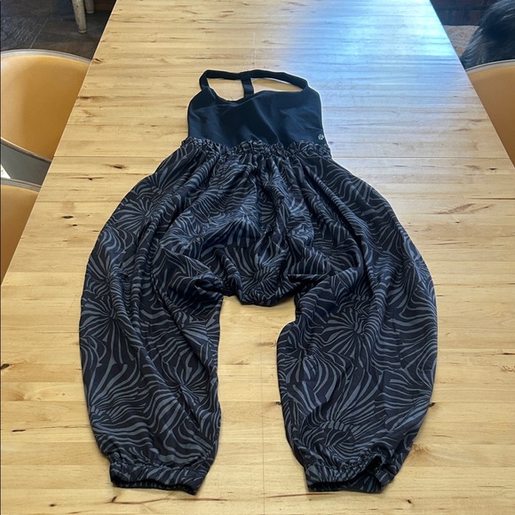 free people movement Pants - Stylish freepeople Movement Black and Gray Women's harem pant Jumpsuit size M